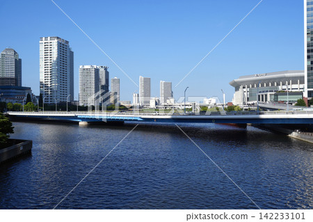 從橫濱車站附近眺望城市景觀 從橫濱車站附近眺望城市景觀 142233101