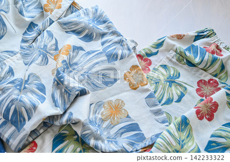 Floral tunic pullover and pants Floral tunic pullover and pants 142233322