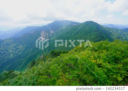 從禦子谷山到岡狹山的山脊 從禦子谷山到岡狹山的山脊 142234317