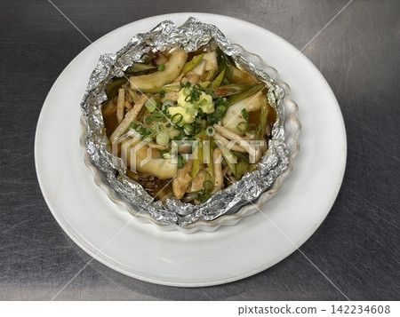 葫蘆、蘑菇、味噌、奶油,錫箔紙烤製。 葫蘆、蘑菇、味噌、奶油,錫箔紙烤製。 142234608