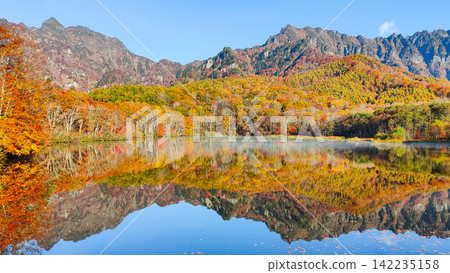Kagamiike和Togakure山(秋天) Kagamiike和Togakure山(秋天) 142235158