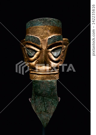 Bronze human face mask on display at Sanxingdui Museum, Guanghan, Sichuan, China Bronze human face mask on display at Sanxingdui Museum, Guanghan, Sichuan, China 142235616