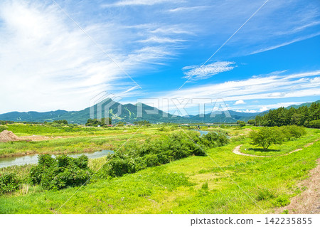 Summer scenery of Mount Bandai in Inawashiro Town, Yama District, Fukushima Prefecture Summer scenery of Mount Bandai in Inawashiro Town, Yama District, Fukushima Prefecture 142235855