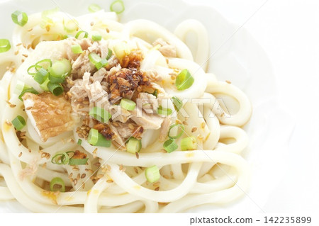 鮪魚竹輪冷烏龍麵 鮪魚竹輪冷烏龍麵 142235899