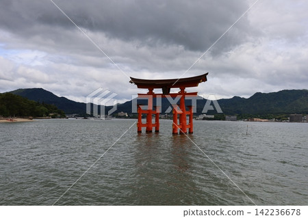 The Great Torii Gate of Itsukushima Shrine [Hiroshima, Japan] 142236678