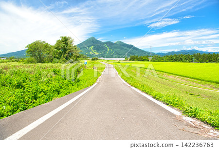 Summer scenery of Mount Bandai in Inawashiro Town, Yama District, Fukushima Prefecture Summer scenery of Mount Bandai in Inawashiro Town, Yama District, Fukushima Prefecture 142236763