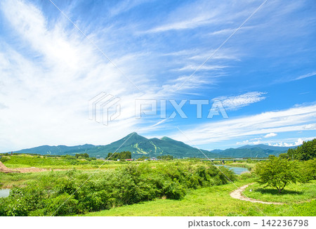 福島縣山郡豬苗代町磐梯山的夏季景色 福島縣山郡豬苗代町磐梯山的夏季景色 142236798