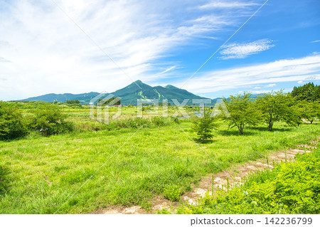 福島縣山郡豬苗代町磐梯山的夏季景色 福島縣山郡豬苗代町磐梯山的夏季景色 142236799