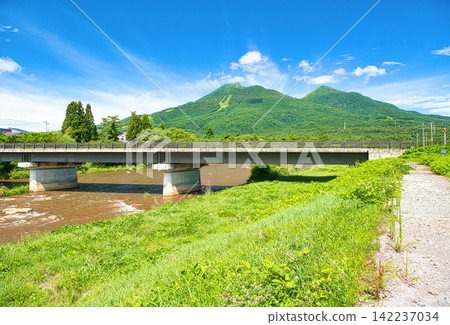 Mount Bandai and the Nagase River in summer, Inawashiro Town, Yama District, Fukushima Prefecture Mount Bandai and the Nagase River in summer, Inawashiro Town, Yama District, Fukushima Prefecture 142237034
