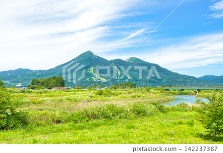 Summer scenery of Mount Bandai in Inawashiro Town, Yama District, Fukushima Prefecture Summer scenery of Mount Bandai in Inawashiro Town, Yama District, Fukushima Prefecture 142237387