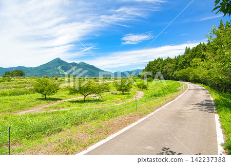 Summer scenery of Mount Bandai in Inawashiro Town, Yama District, Fukushima Prefecture Summer scenery of Mount Bandai in Inawashiro Town, Yama District, Fukushima Prefecture 142237388
