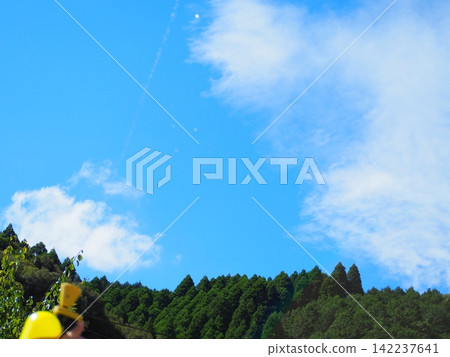 水槍向天空發射 水槍向天空發射 142237641