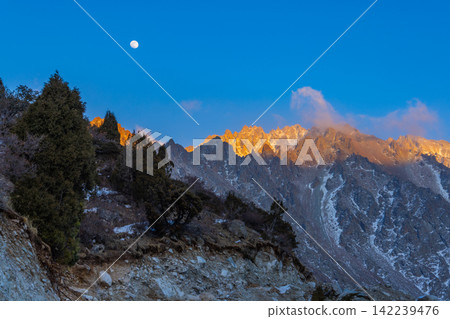 Majestic Mountain Range at Sunrise with Full Moon Majestic Mountain Range at Sunrise with Full Moon 142239476