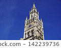 [Germany] The clock tower of the new town hall against a blue sky (Munich) 142239736
