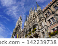 [Germany] The clock tower of the new town hall against a blue sky (Munich) 142239738
