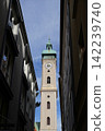 [Germany] The tower of the Church of the Holy Spirit visible between buildings (Munich) 142239740