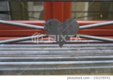 [Germany] Heart-shaped decoration on a window railing (Munich) 142239741