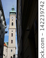 [Germany] The tower of the Church of the Holy Spirit visible between buildings (Munich) 142239742