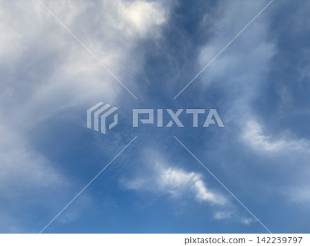 Blue skies and white clouds in the lingering summer heat. Blue skies and white clouds in the lingering summer heat. 142239797