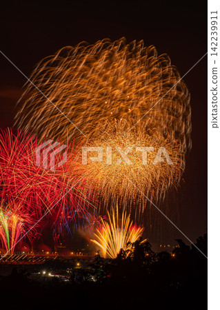 Scenes from the Oigawa Grand Fireworks Festival in Shimada City (Shizuoka Prefecture) Scenes from the Oigawa Grand Fireworks Festival in Shimada City (Shizuoka Prefecture) 142239911