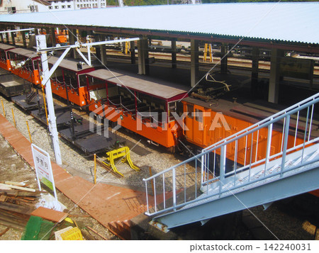 黑部峽鐵道宇奈月站的無軌電車 黑部峽鐵道宇奈月站的無軌電車 142240031