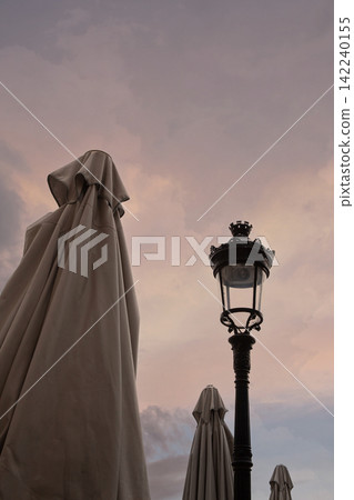 Cityscape at dusk in Bordeaux, France Cityscape at dusk in Bordeaux, France 142240155