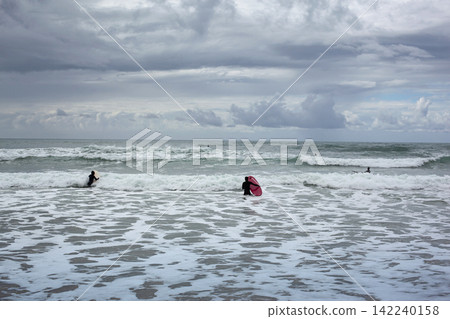 The athletes do not fear the threatening sky The athletes do not fear the threatening sky 142240158