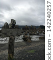 Rocks washed ashore on the beach 142240257
