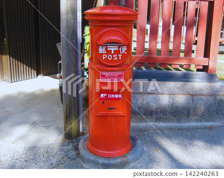 Old fashioned red round post box Old fashioned red round post box 142240263