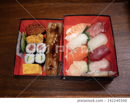 A cheap supermarket sushi bento that looks luxurious A cheap supermarket sushi bento that looks luxurious 142240398