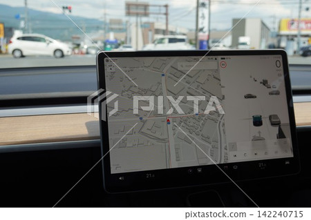 Tesla 使用者介面 Tesla 使用者介面 142240715