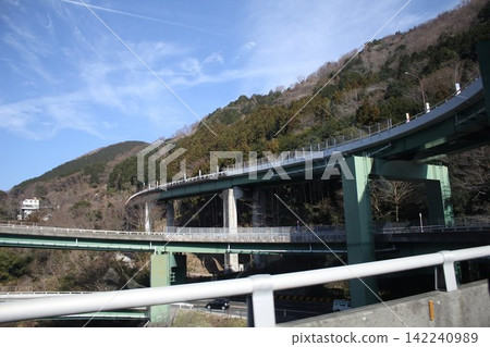 建在山坡上的河津七瀧環形橋 142240989
