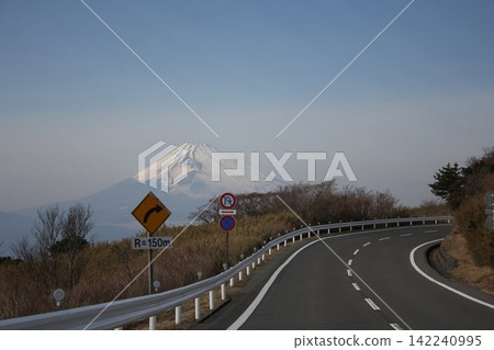 A curve on the Izu Skyline with a view of Mt. Fuji A curve on the Izu Skyline with a view of Mt. Fuji 142240995