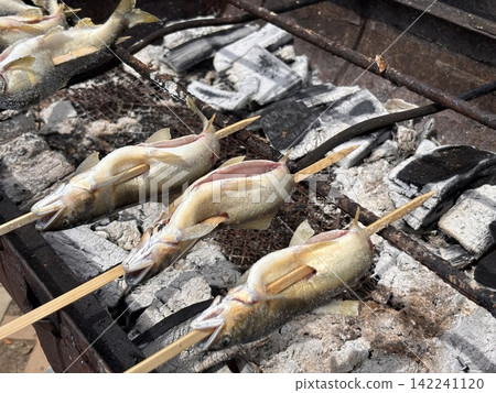 鹽烤三文魚 鹽烤三文魚 142241120