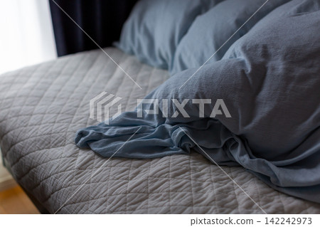 昏暗的房間,臥室 昏暗的房間,臥室 142242973