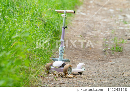child's scooter child's scooter 142243138