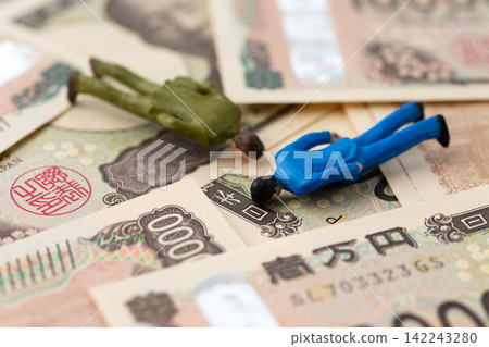 商人和正在下跌的金錢 142243280