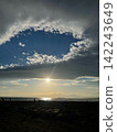The autumn sky and the setting sun over the sea 142243649