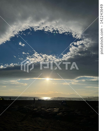 The autumn sky and the setting sun over the sea The autumn sky and the setting sun over the sea 142243649