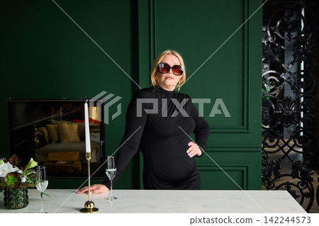 Expectant caucasian woman maternity portrait in luxury kitchen Expectant caucasian woman maternity portrait in luxury kitchen 142244573