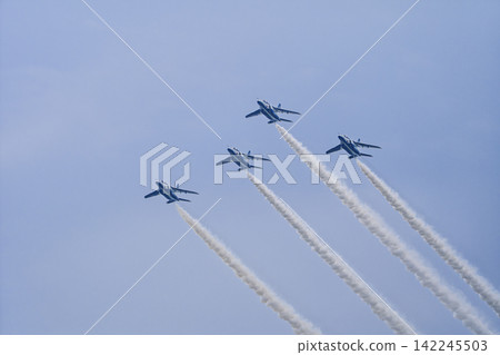 藍色衝擊特技飛行表演隊在宮城縣東松島市松島空軍基地進行訓練 142245503