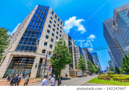 Urban scenery along Showa-dori Avenue in Chuo Ward, Tokyo, near the Kyobashi Takaracho intersection. Urban scenery along Showa-dori Avenue in Chuo Ward, Tokyo, near the Kyobashi Takaracho intersection. 142247647