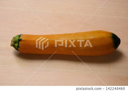 黃色西葫蘆 黃色西葫蘆 142248460