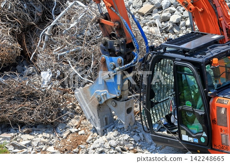 Reinforced concrete building under demolition Reinforced concrete building under demolition 142248665