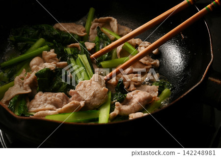 Pork and komatsuna being slaughtered Pork and komatsuna being slaughtered 142248981