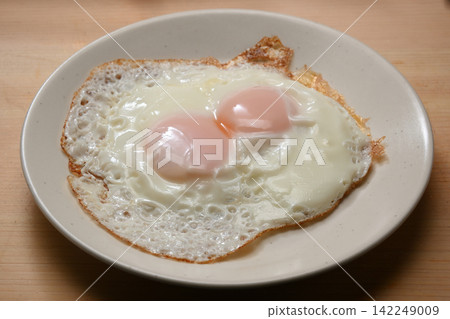 Fried egg Fried egg 142249009