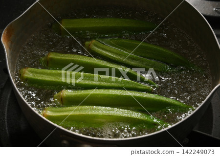How to boil okra How to boil okra 142249073