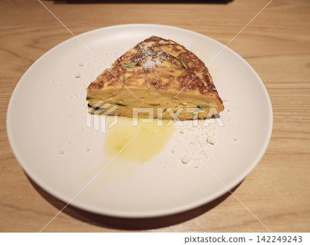 Fluffy frittata with vegetables Fluffy frittata with vegetables 142249243