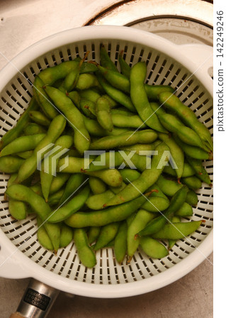 剛煮熟的豆子 剛煮熟的豆子 142249246