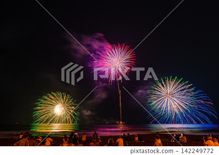 [Kanagawa] Yugawara Onsen Maritime Fireworks Festival 142249772